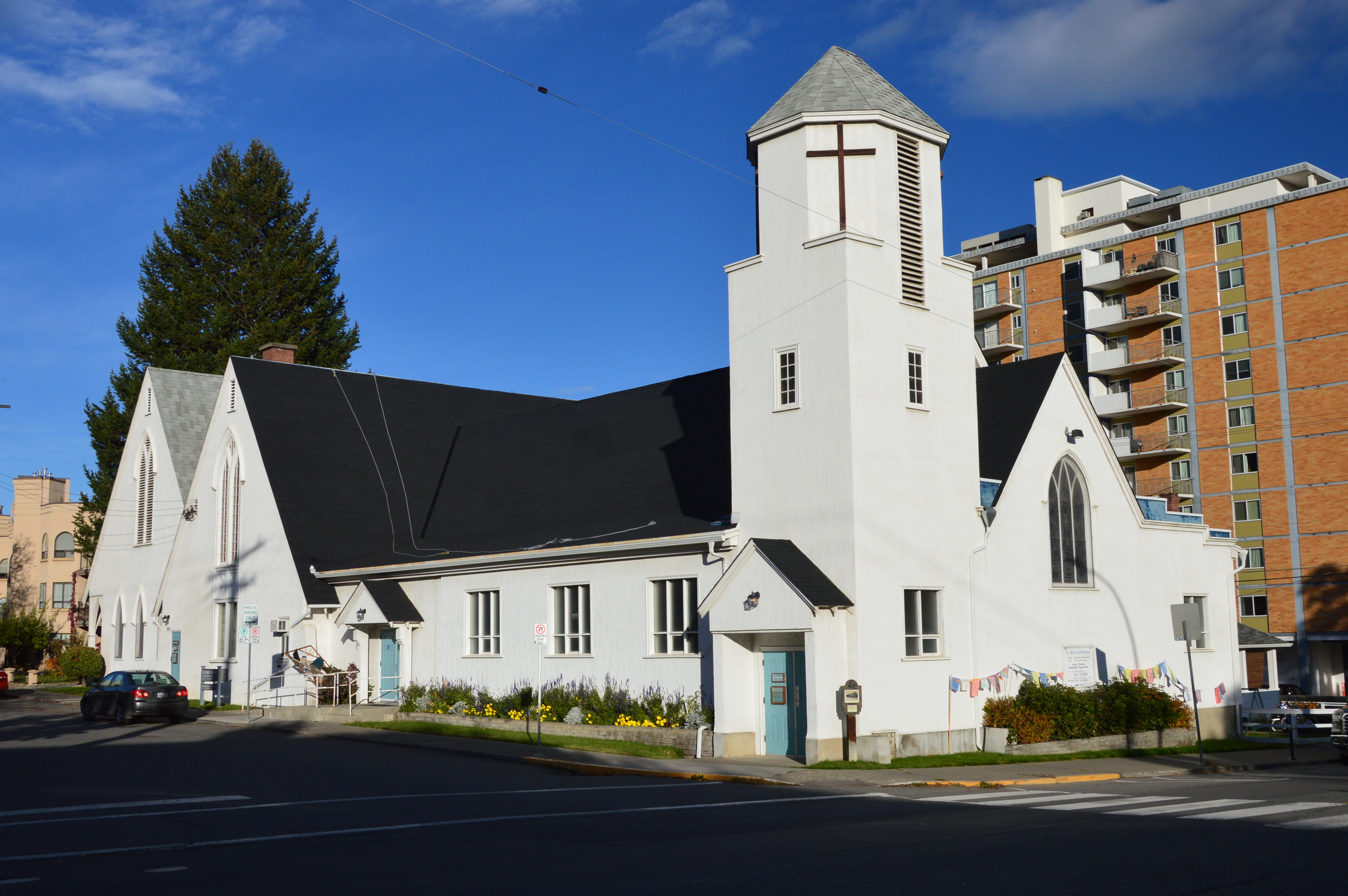 360 NICOLA ST.jpg